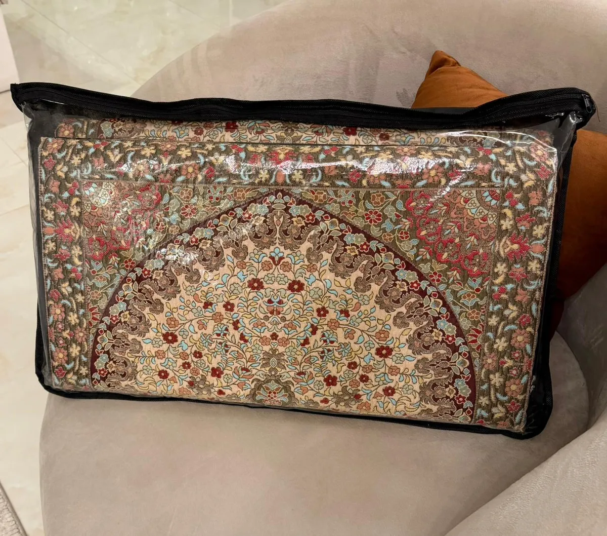 السجادة في وضع الطي